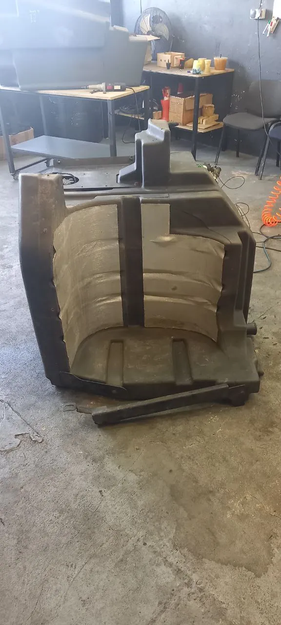 Foto 13 der Reparatur — Kraftstofftank-Reparatur Case 340 — Kleiner Riss am Befestigungspunkt