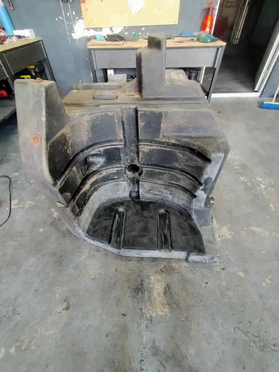 Foto 1 der Reparatur — Kraftstofftank-Reparatur Case 340 — Am Auspuff durchgebrannt