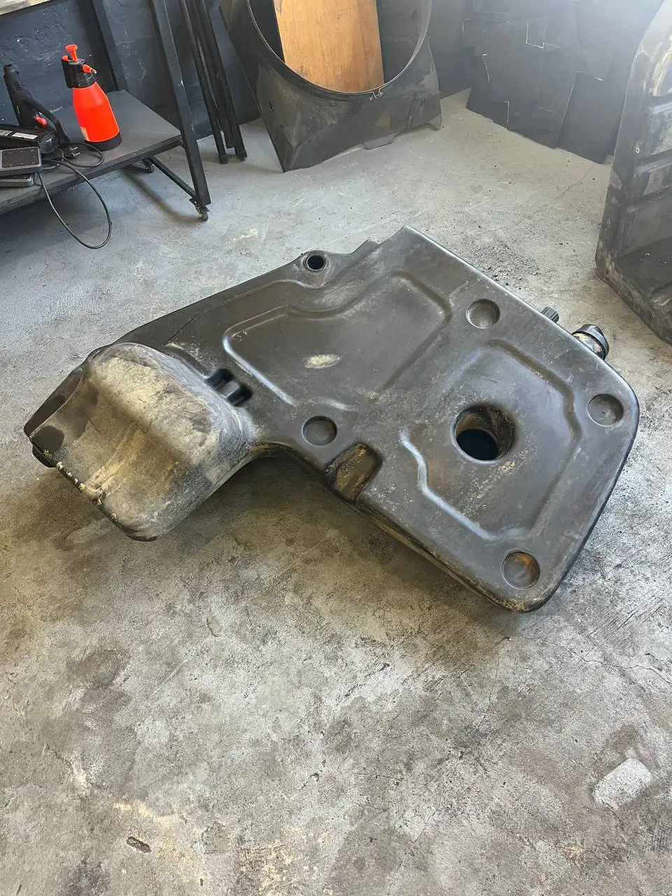 Foto 10 der Reparatur — Kraftstofftank-Reparatur Manitou 741