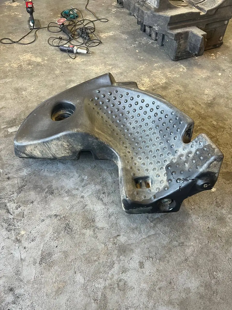 Foto 7 der Reparatur — Kraftstofftank-Reparatur Manitou 741