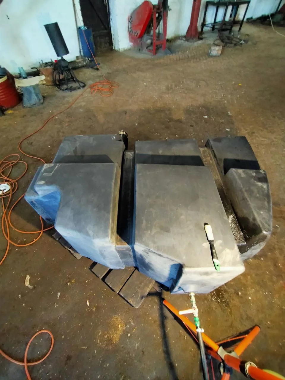 Foto 7 der Reparatur — Kraftstofftank-Reparatur New Holland — August 2023