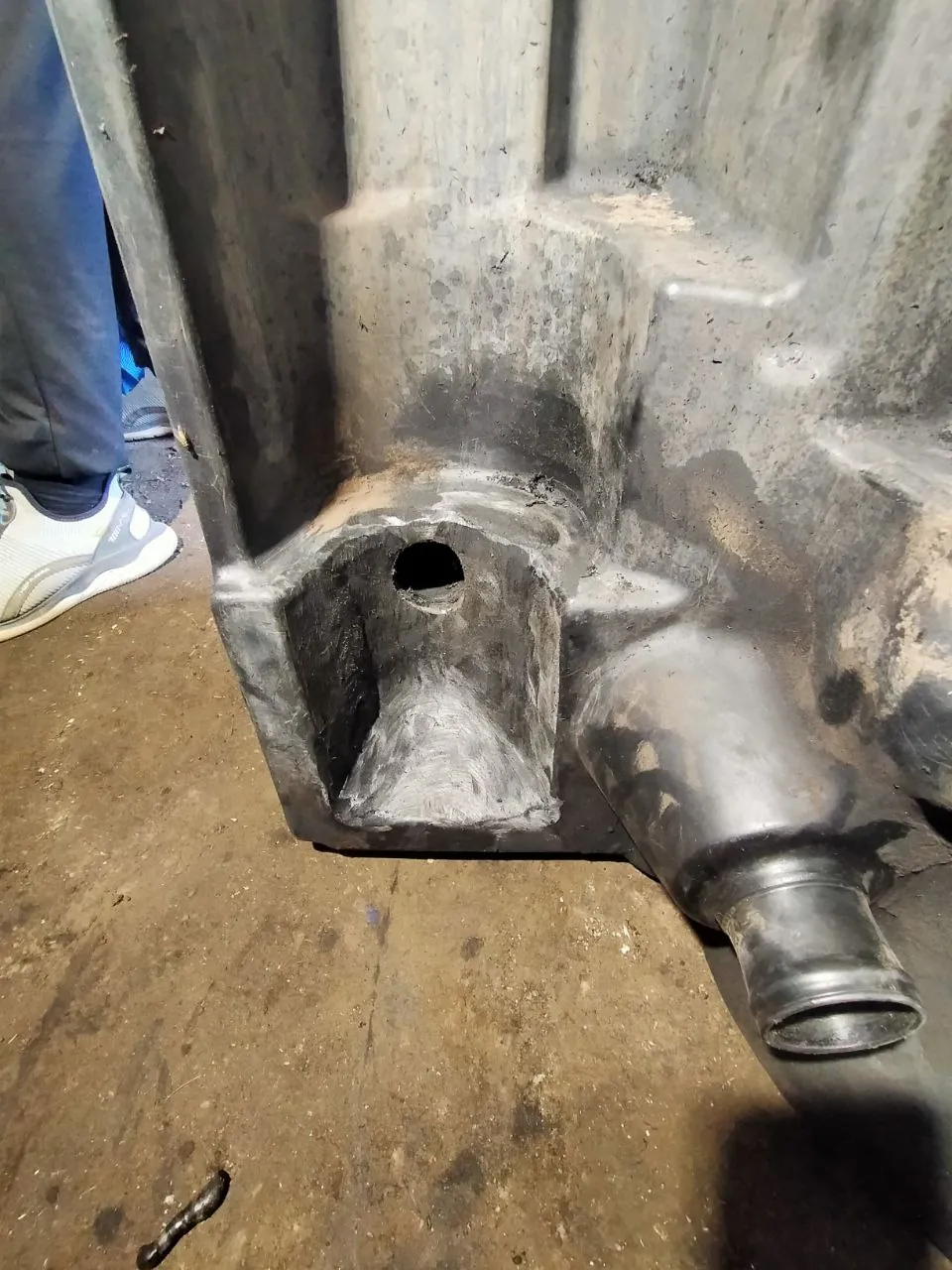 Foto 1 der Reparatur — Kraftstofftank-Reparatur John Deere 9680