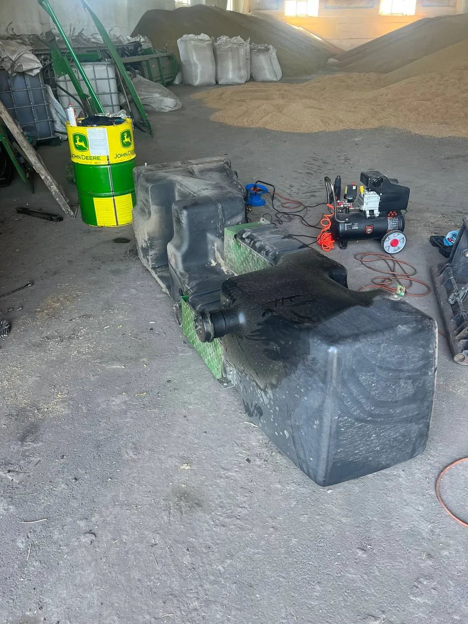 Foto 2 der Reparatur — Kraftstofftank-Reparatur John Deere 9680
