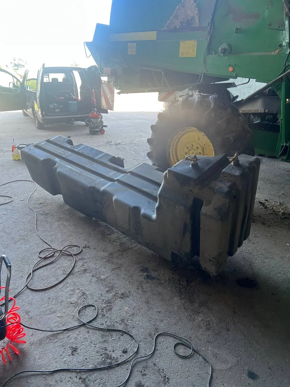 Foto 4 der Reparatur — Kraftstofftank-Reparatur John Deere 9680