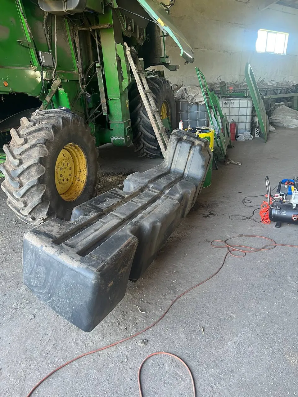 Foto 5 der Reparatur — Kraftstofftank-Reparatur John Deere 9680