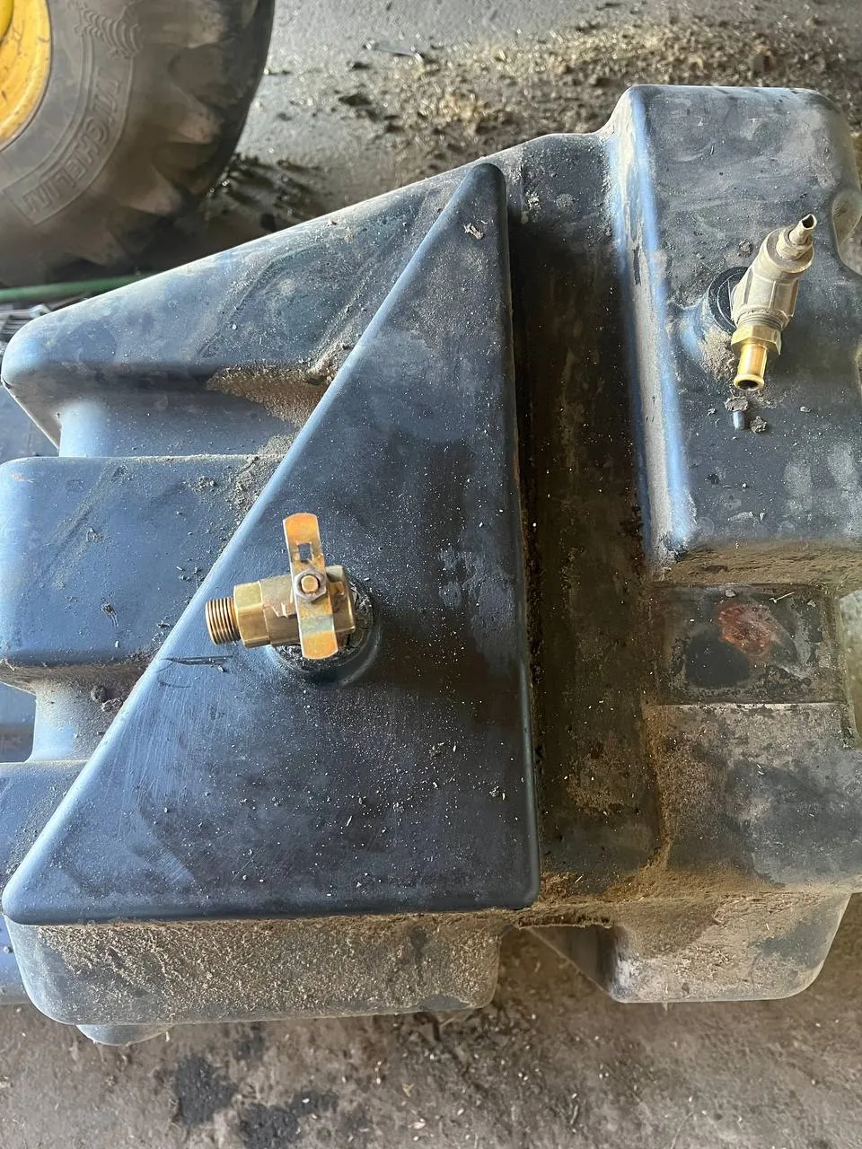 Foto 6 der Reparatur — Kraftstofftank-Reparatur John Deere 9680