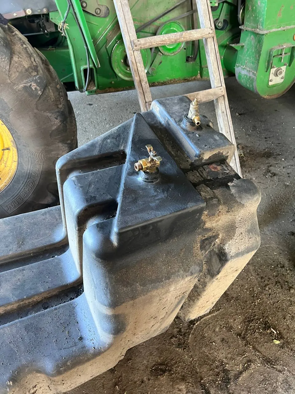 Foto 8 der Reparatur — Kraftstofftank-Reparatur John Deere 9680