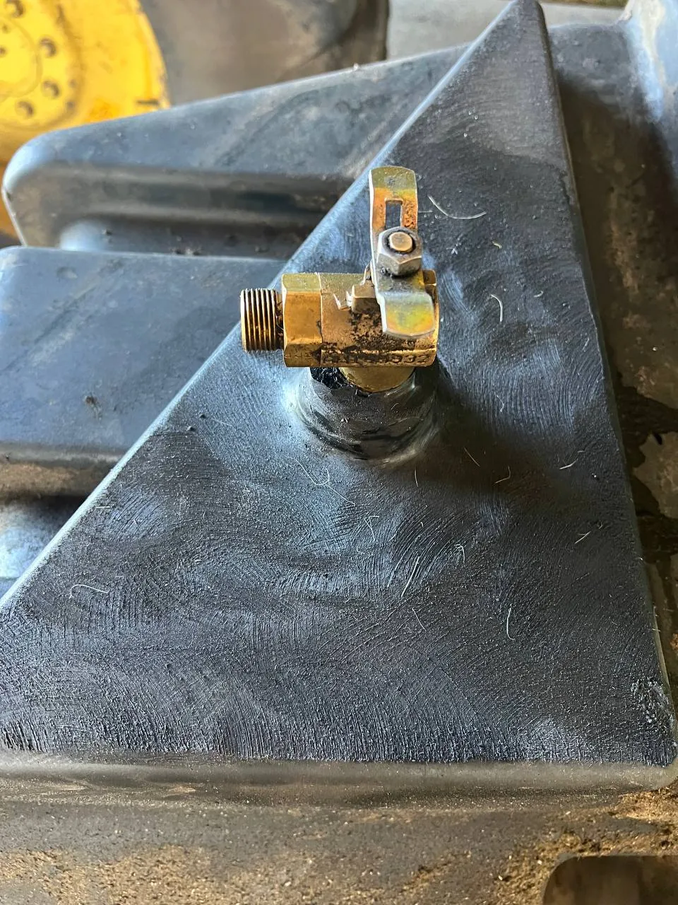 Foto 9 der Reparatur — Kraftstofftank-Reparatur John Deere 9680