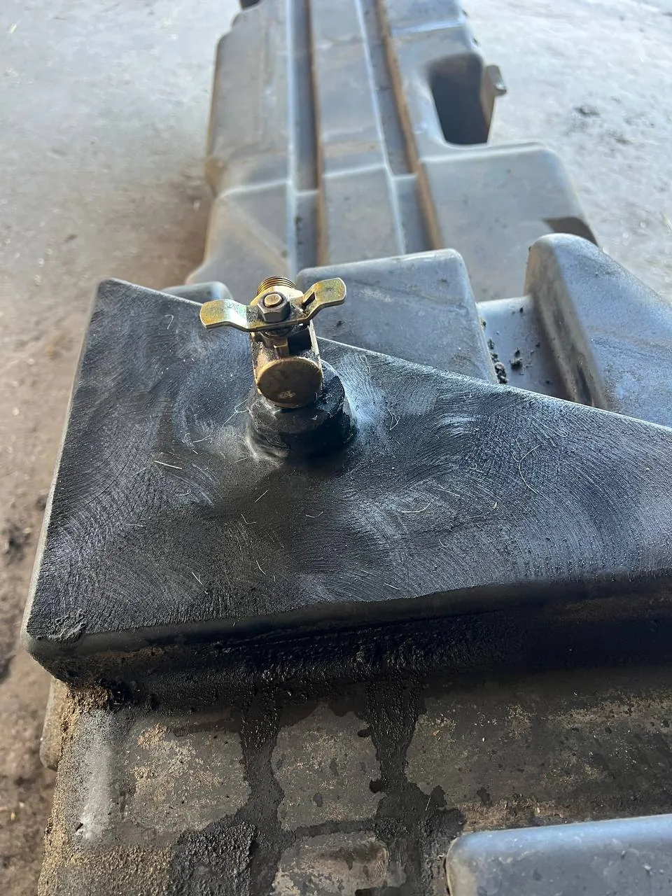 Foto 11 der Reparatur — Kraftstofftank-Reparatur John Deere 9680