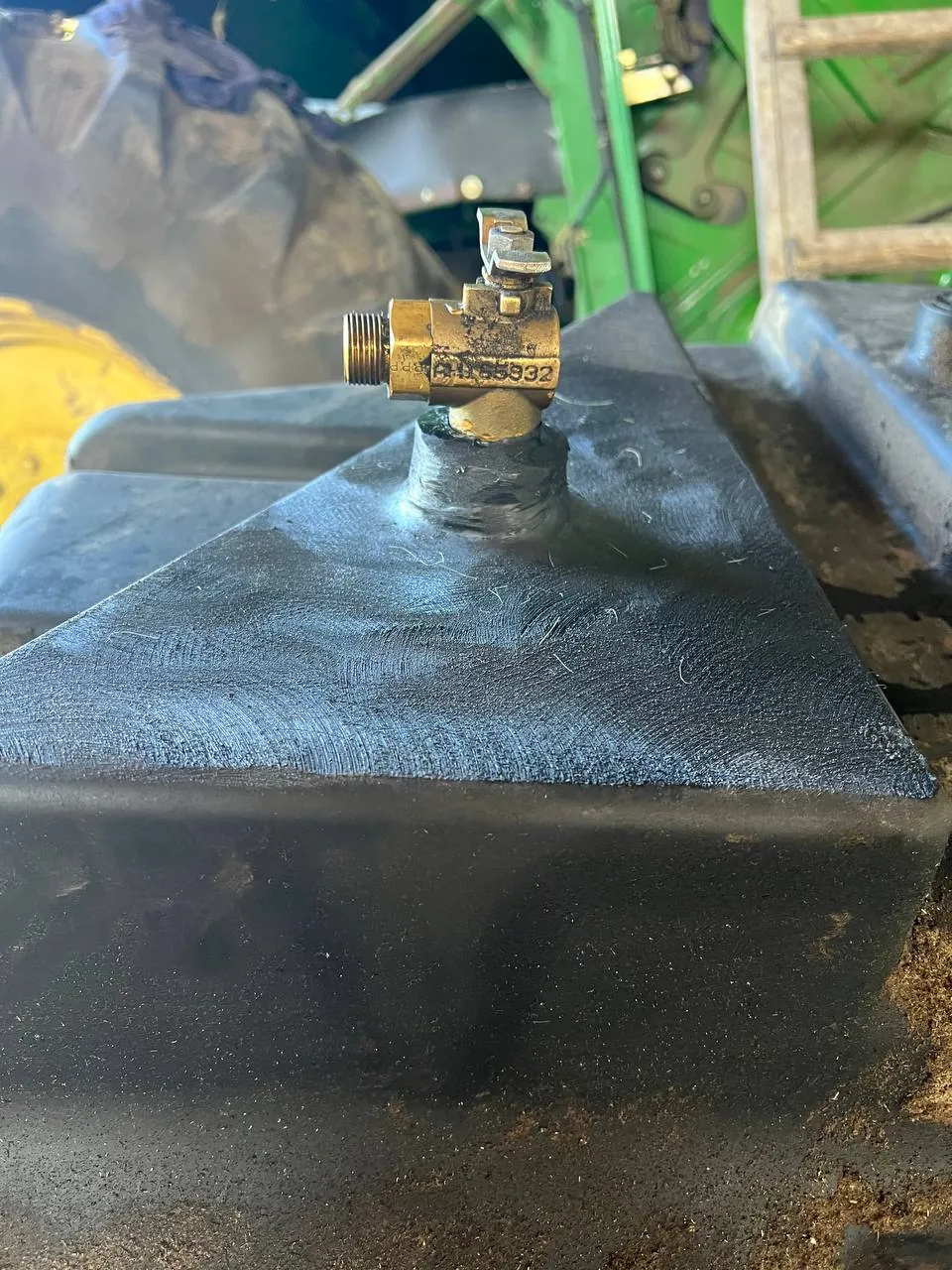 Foto 12 der Reparatur — Kraftstofftank-Reparatur John Deere 9680