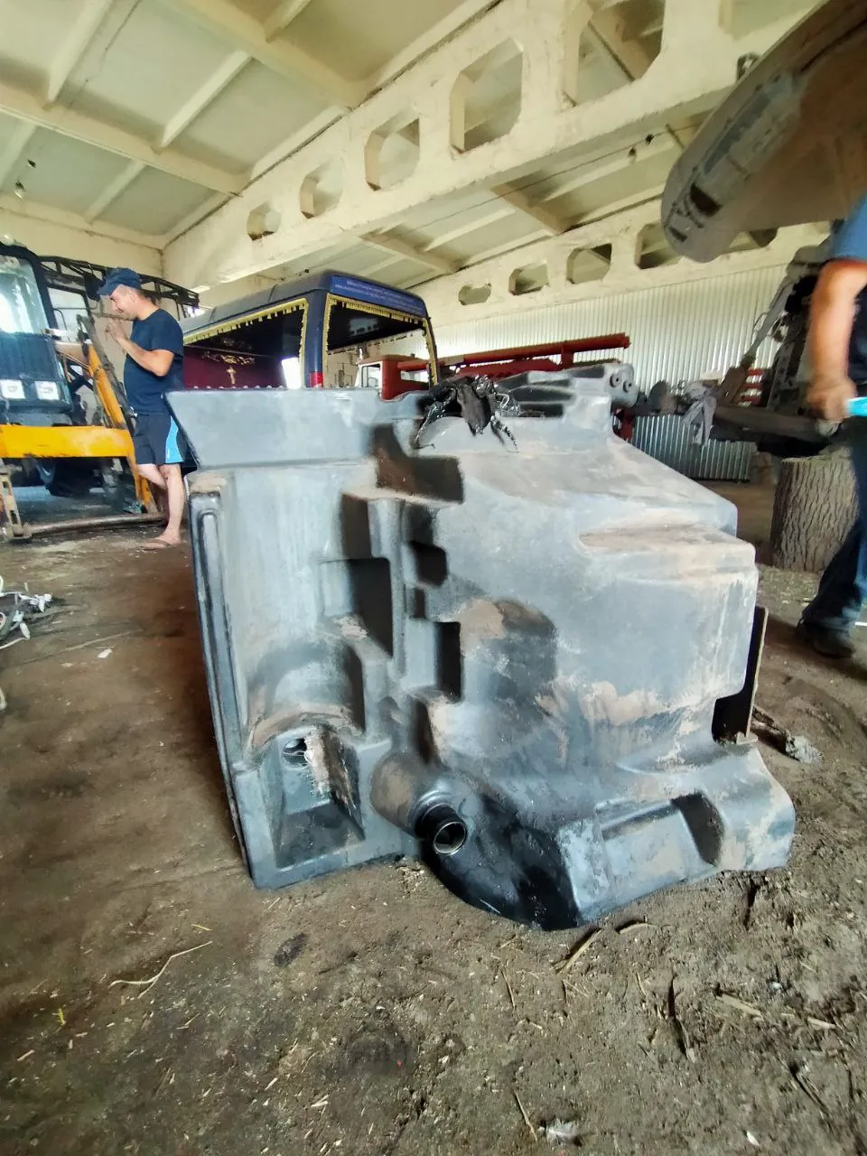Foto 4 der Reparatur — Kraftstofftank-Reparatur Fendt 936 — August 2023
