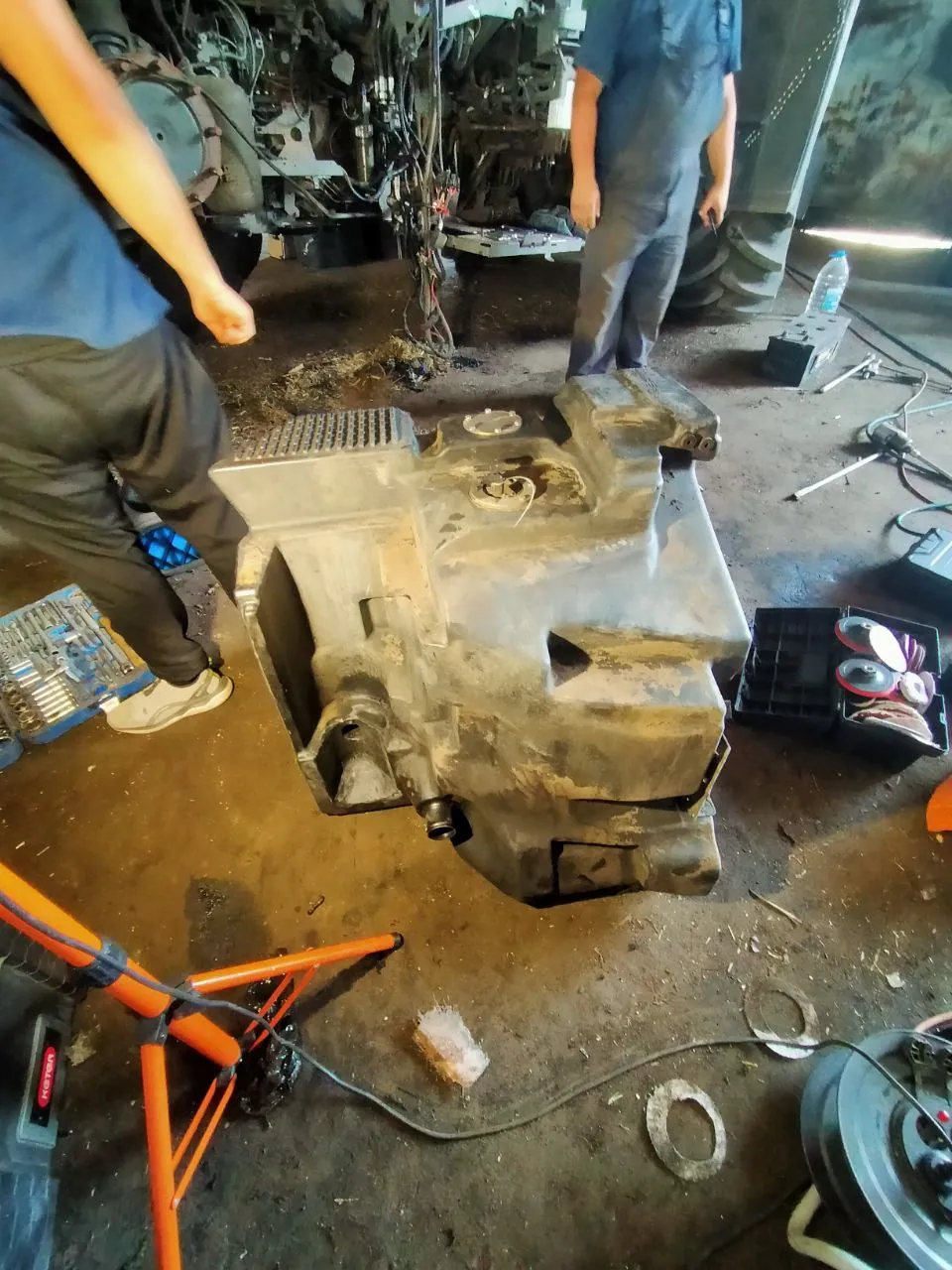Foto 9 der Reparatur — Kraftstofftank-Reparatur Fendt 936 — August 2023