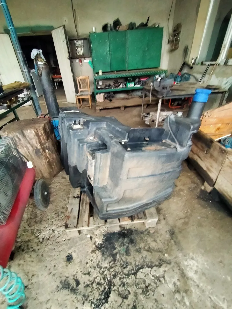 Foto 10 der Reparatur — Kraftstofftank-Reparatur New Holland T7070