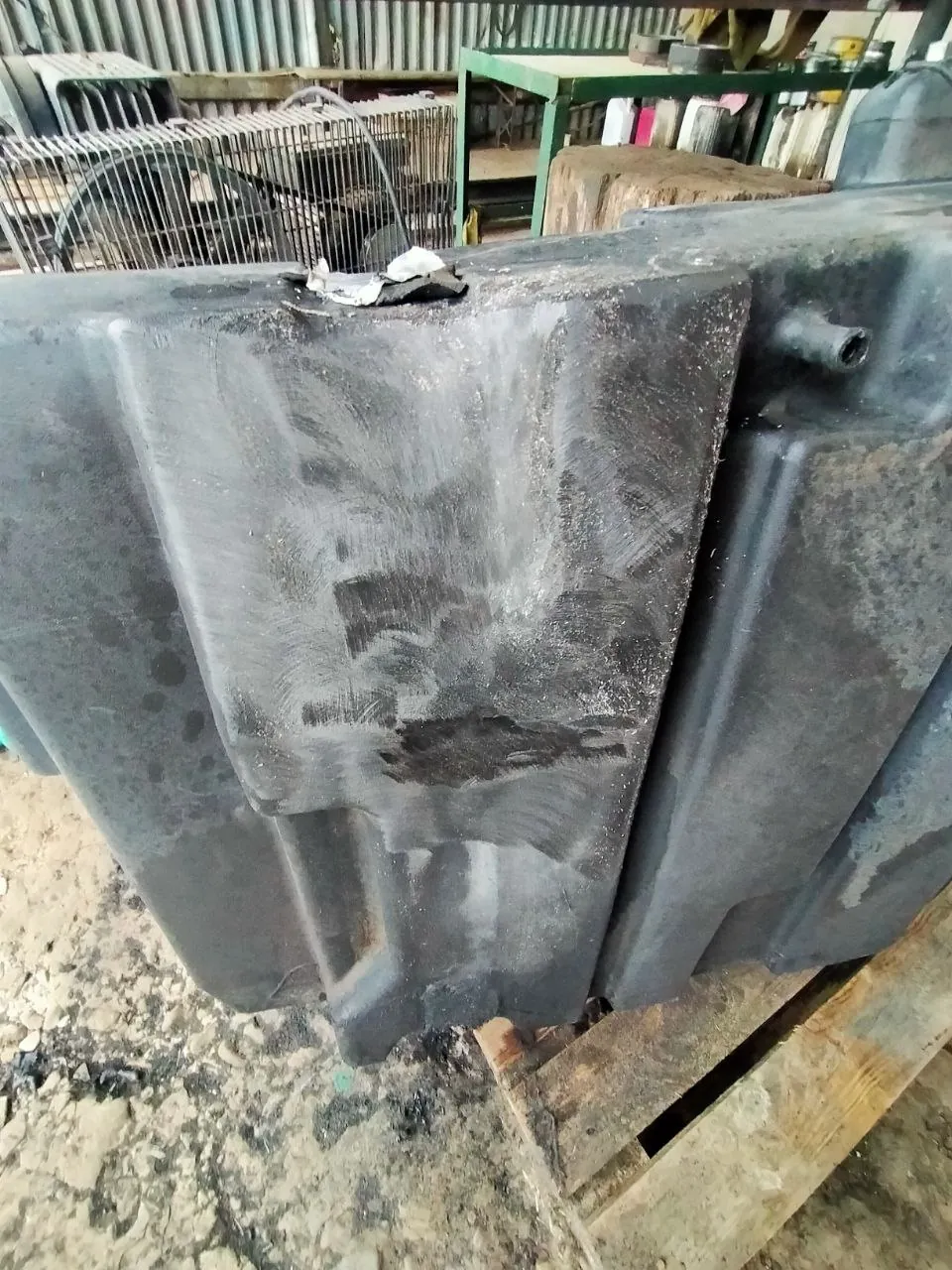 Foto 11 der Reparatur — Kraftstofftank-Reparatur New Holland T7070