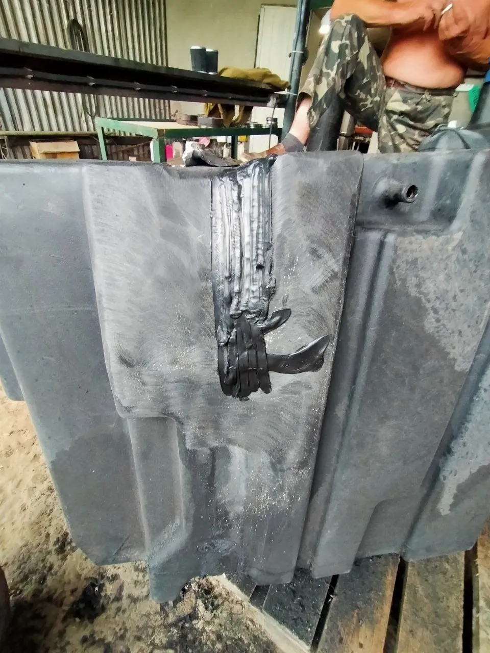 Foto 13 der Reparatur — Kraftstofftank-Reparatur New Holland T7070