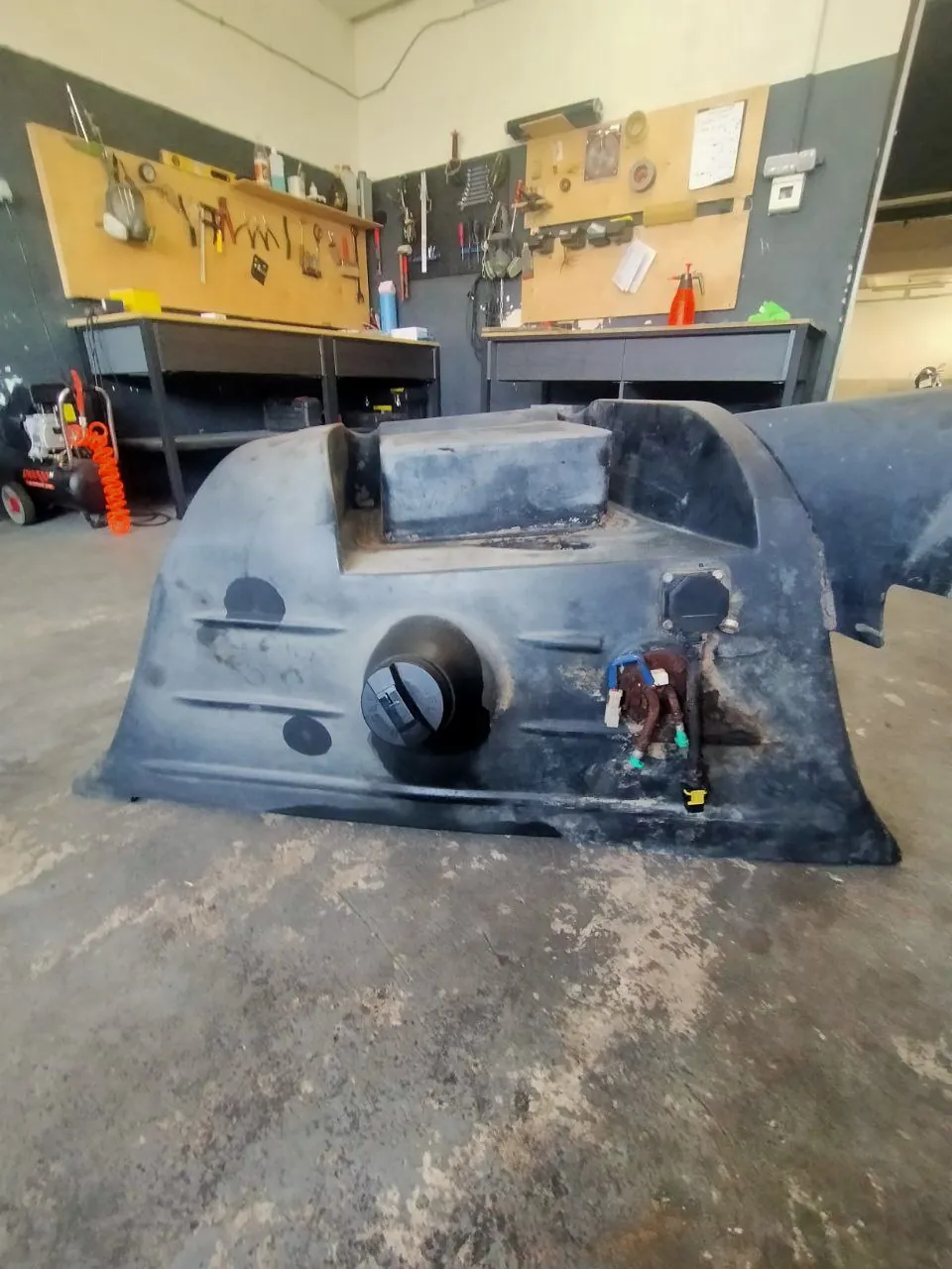 Foto 2 der Reparatur — Kraftstofftank-Reparatur JCB (3)
