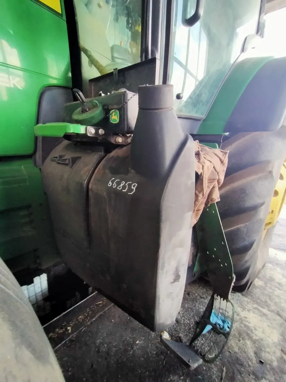 Foto 4 der Reparatur — Kraftstofftank-Reparatur John Deere 8335 R