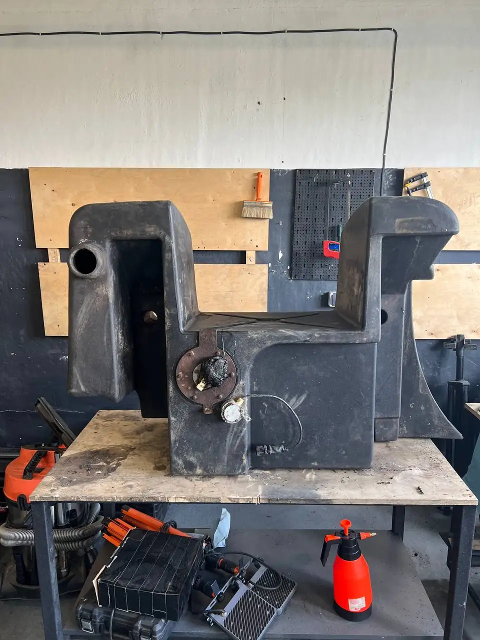 Foto 16 der Reparatur — Kraftstofftank-Reparatur JCB (2)