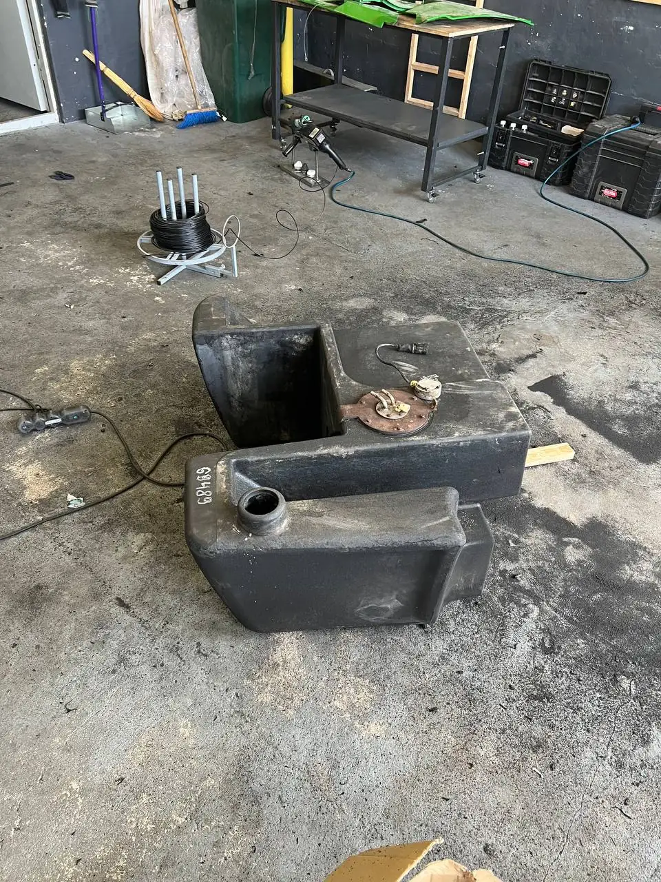 Foto 4 der Reparatur — Kraftstofftank-Reparatur JCB (2)