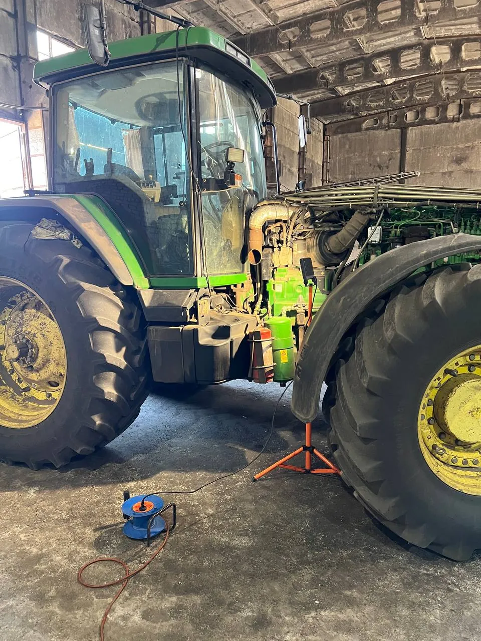 Foto 1 der Reparatur — Kraftstofftank-Reparatur John Deere 8400 — August 2023