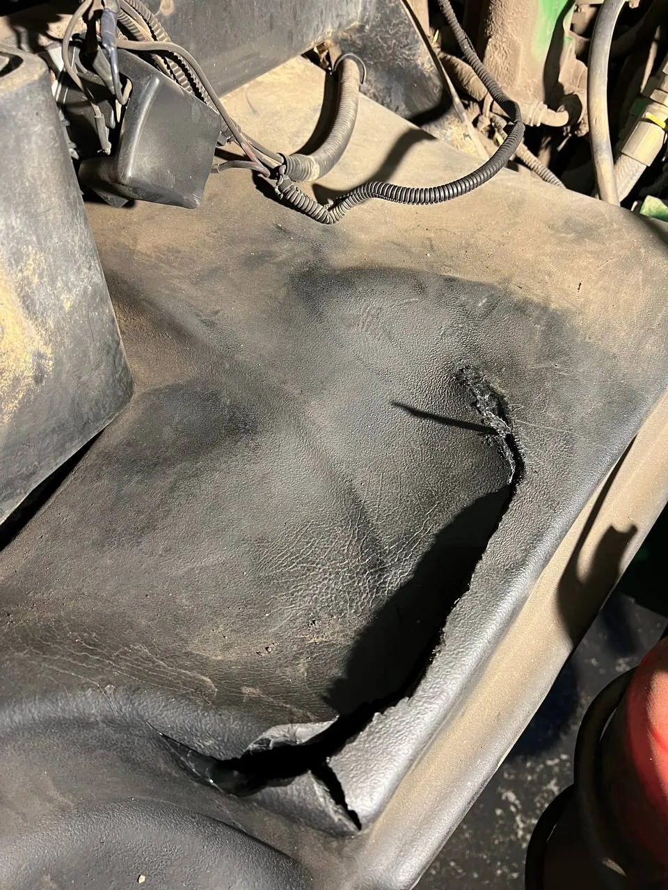 Foto 4 der Reparatur — Kraftstofftank-Reparatur John Deere 8400 — August 2023