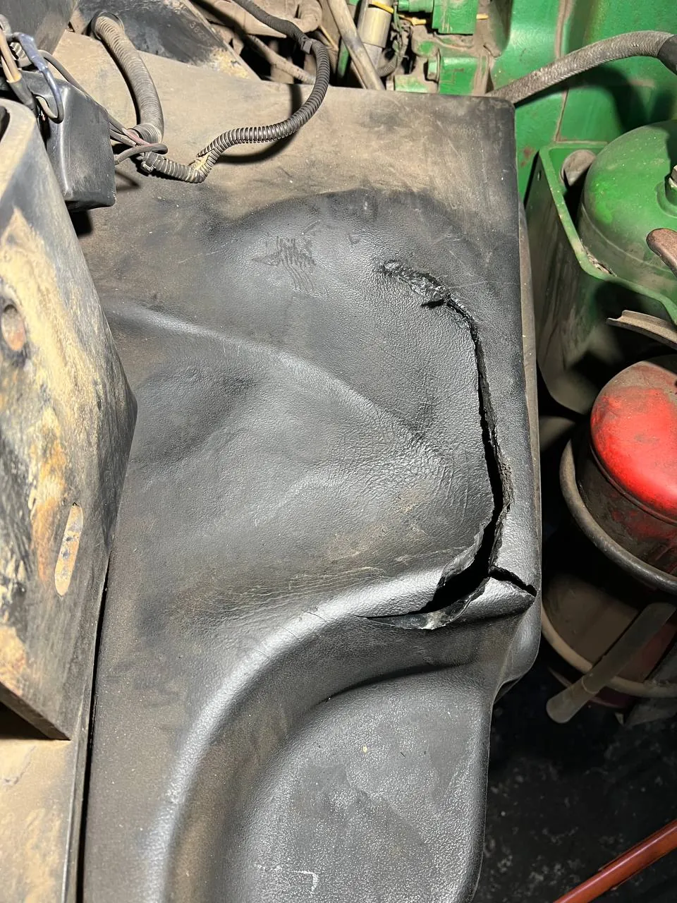 Foto 5 der Reparatur — Kraftstofftank-Reparatur John Deere 8400 — August 2023