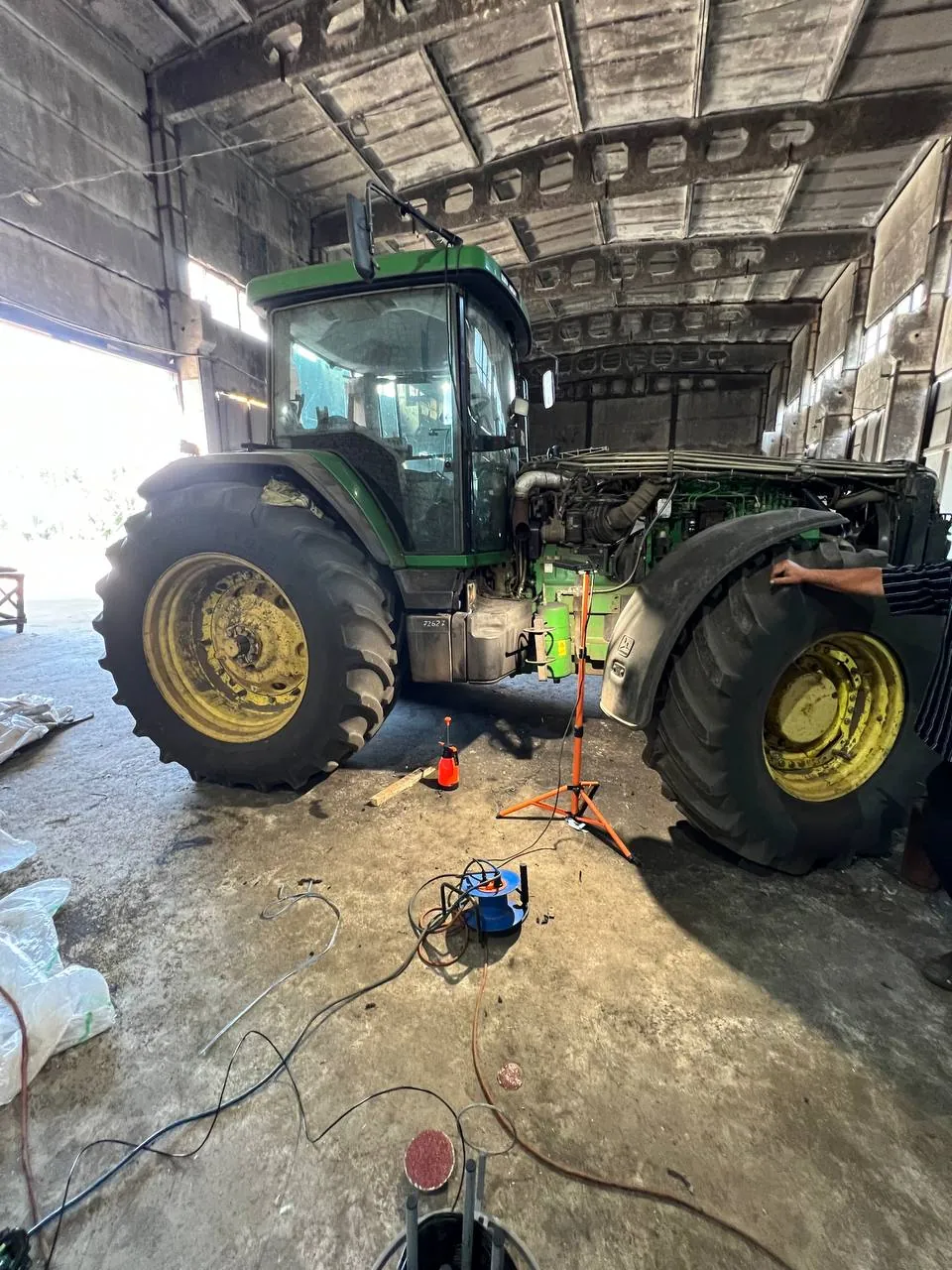 Foto 10 der Reparatur — Kraftstofftank-Reparatur John Deere 8400 — August 2023