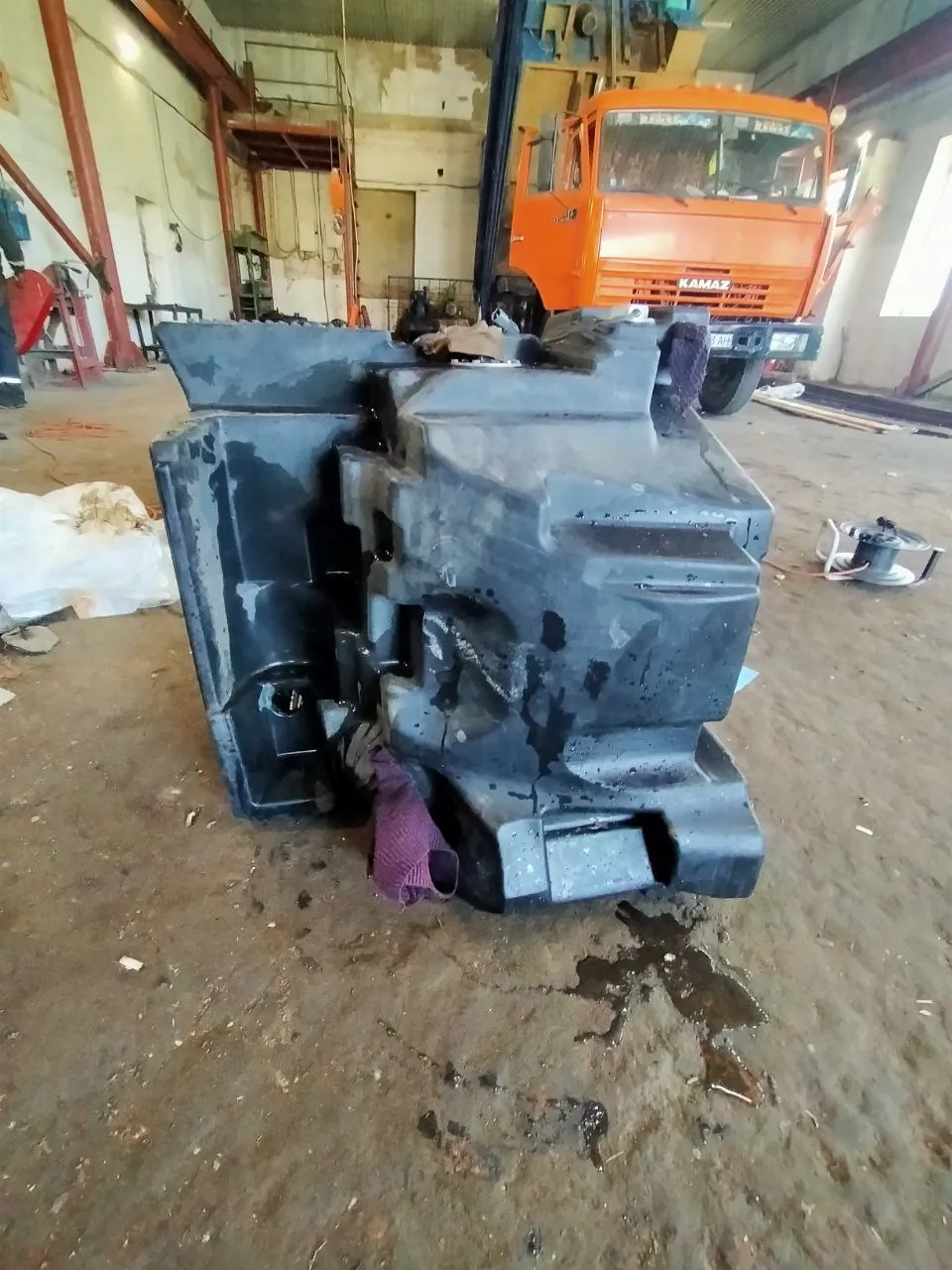 Foto 5 der Reparatur — Kraftstofftank-Reparatur Fendt 936 — Riss an der Ecke (typische Stelle)