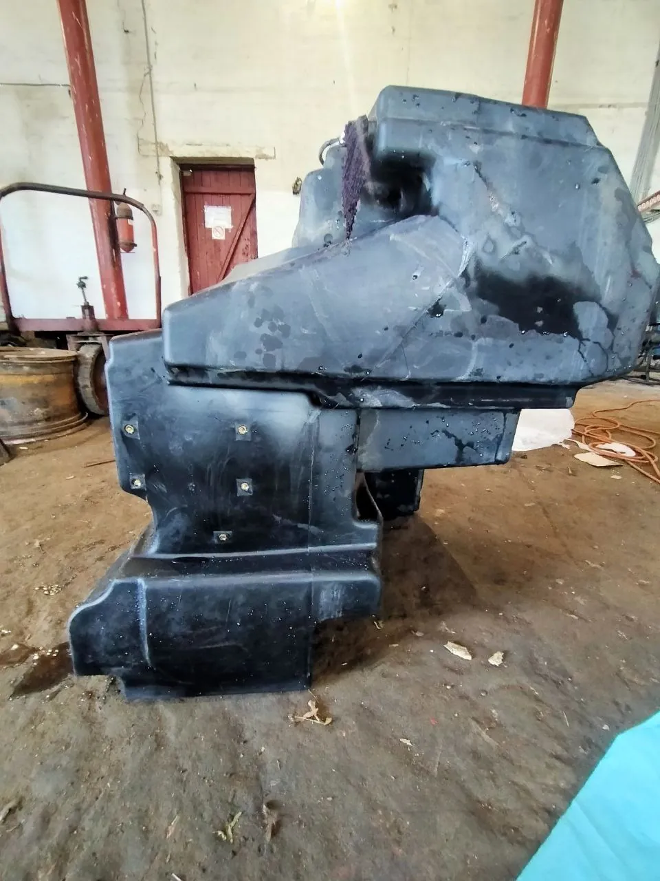 Foto 6 der Reparatur — Kraftstofftank-Reparatur Fendt 936 — Riss an der Ecke (typische Stelle)
