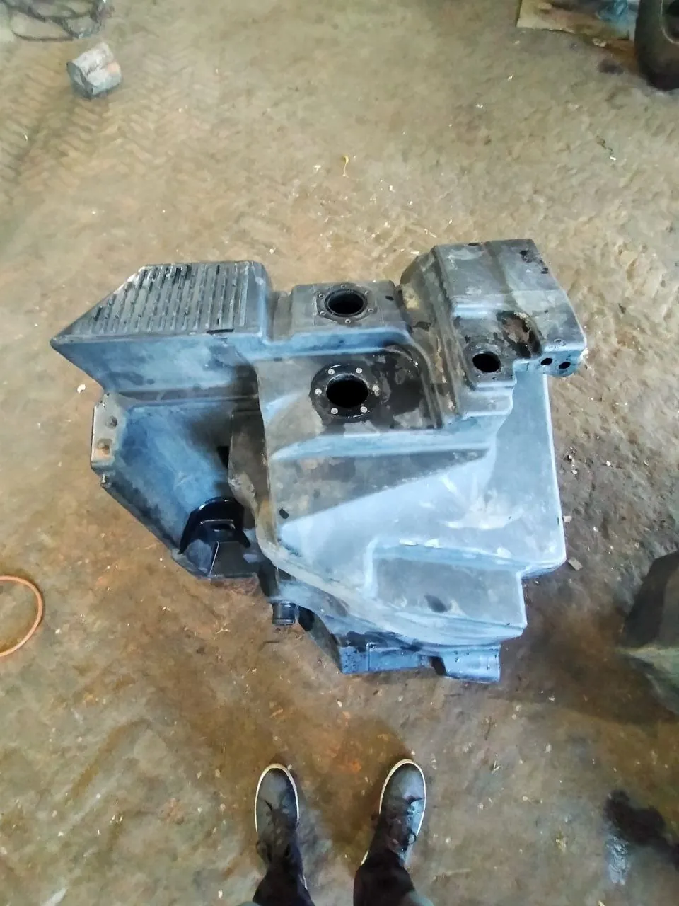 Foto 9 der Reparatur — Kraftstofftank-Reparatur Fendt 936 — Riss an der Ecke (typische Stelle)