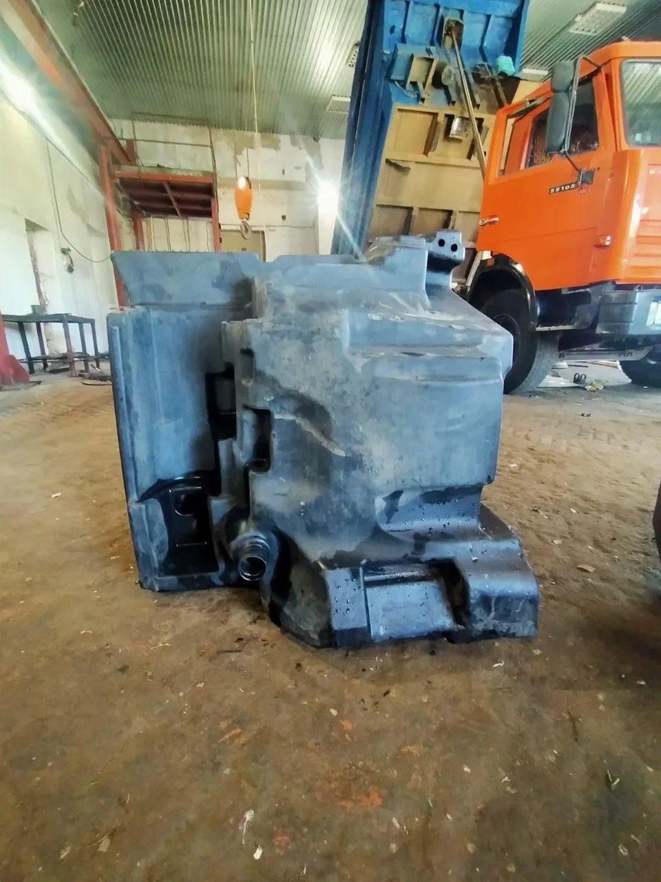 Foto 10 der Reparatur — Kraftstofftank-Reparatur Fendt 936 — Riss an der Ecke (typische Stelle)