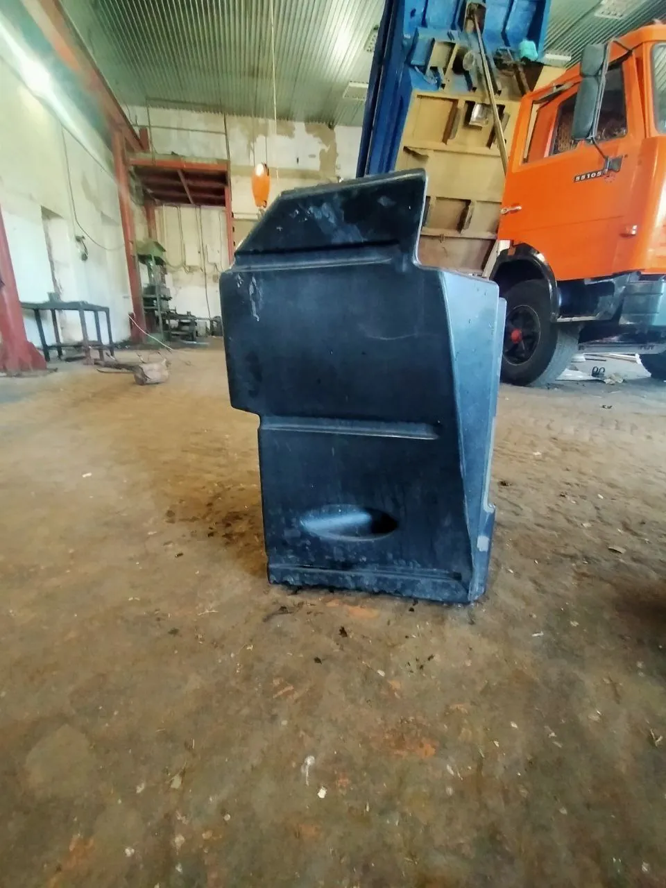 Foto 11 der Reparatur — Kraftstofftank-Reparatur Fendt 936 — Riss an der Ecke (typische Stelle)