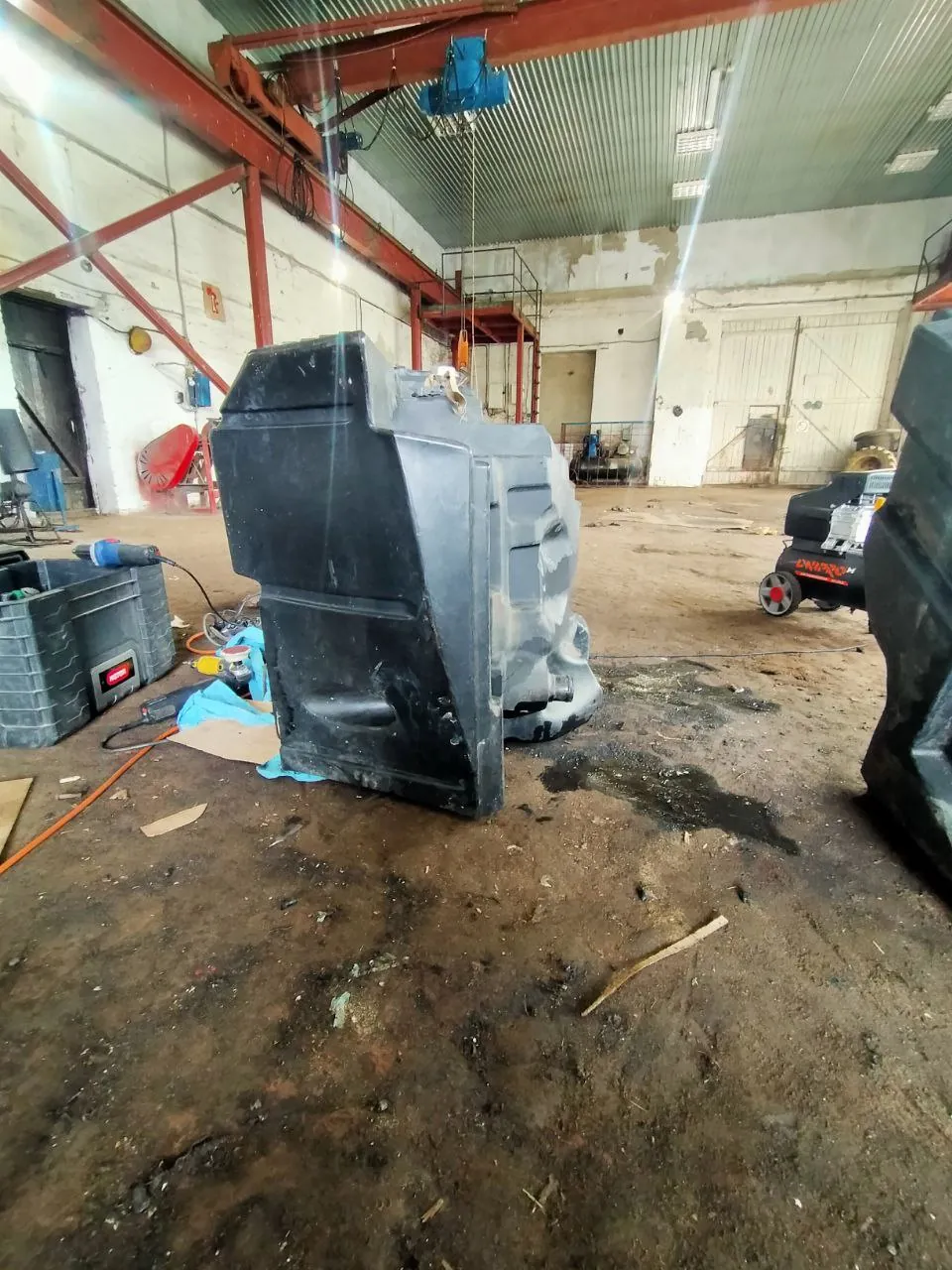 Foto 15 der Reparatur — Kraftstofftank-Reparatur Fendt 936 — Riss an der Ecke (typische Stelle)