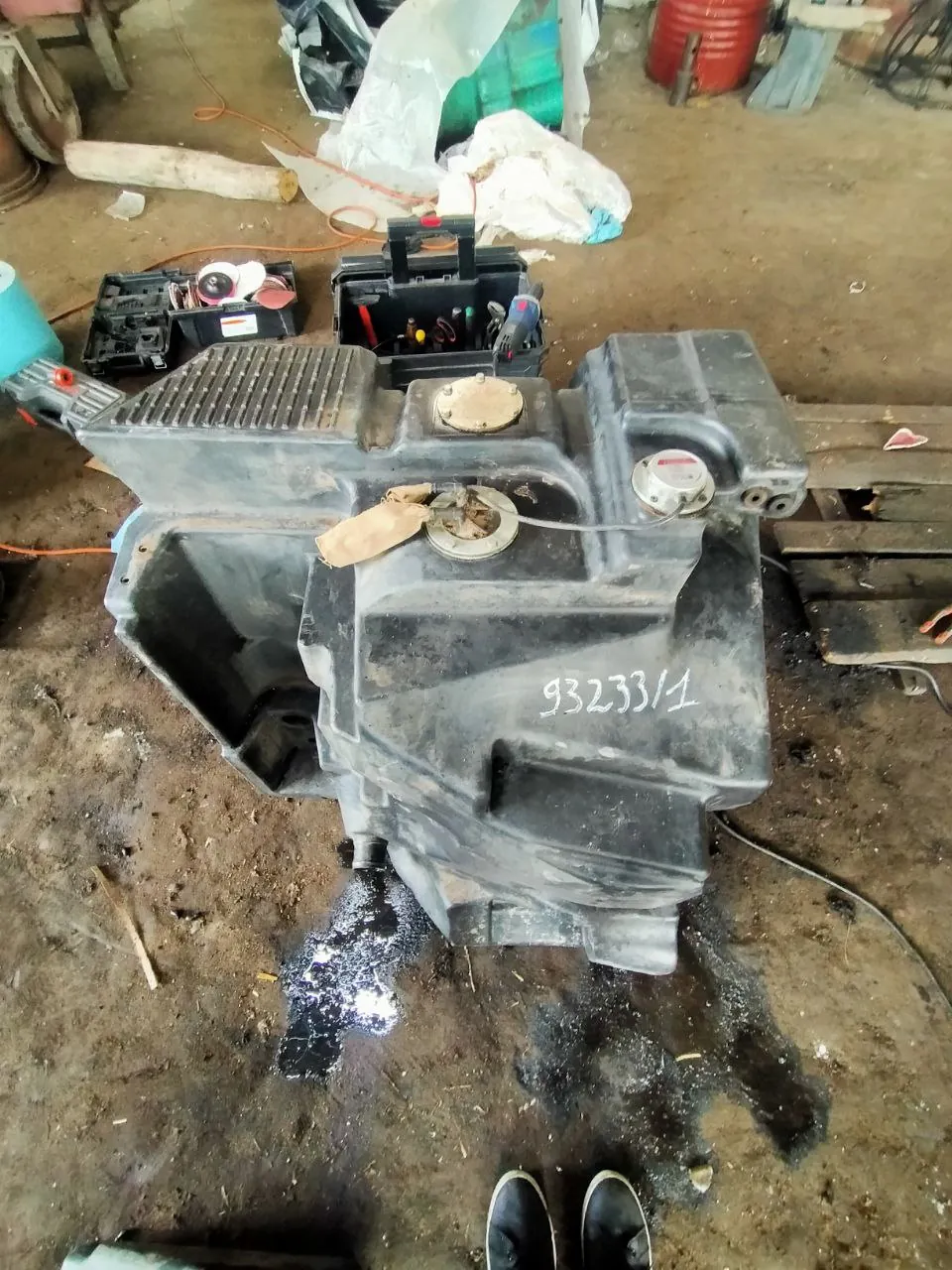 Foto 17 der Reparatur — Kraftstofftank-Reparatur Fendt 936 — Riss an der Ecke (typische Stelle)