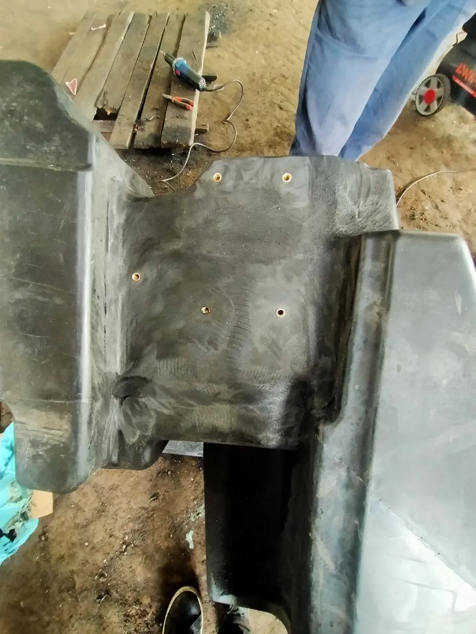 Foto 18 der Reparatur — Kraftstofftank-Reparatur Fendt 936 — Riss an der Ecke (typische Stelle)