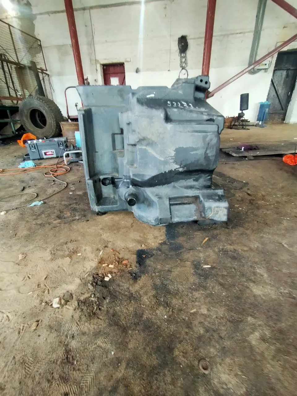 Foto 20 der Reparatur — Kraftstofftank-Reparatur Fendt 936 — Riss an der Ecke (typische Stelle)