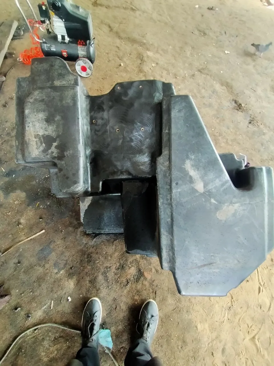 Foto 25 der Reparatur — Kraftstofftank-Reparatur Fendt 936 — Riss an der Ecke (typische Stelle)