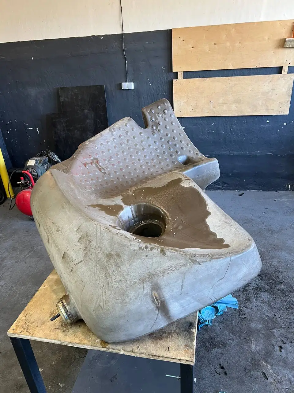 Foto 13 der Reparatur — Kraftstofftank-Reparatur Manitou