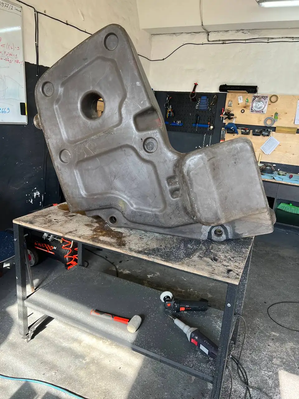 Foto 8 der Reparatur — Kraftstofftank-Reparatur Manitou