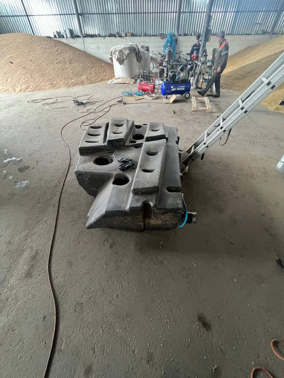 Foto 25 der Reparatur — Kraftstofftank-Reparatur Claas Lexion 580