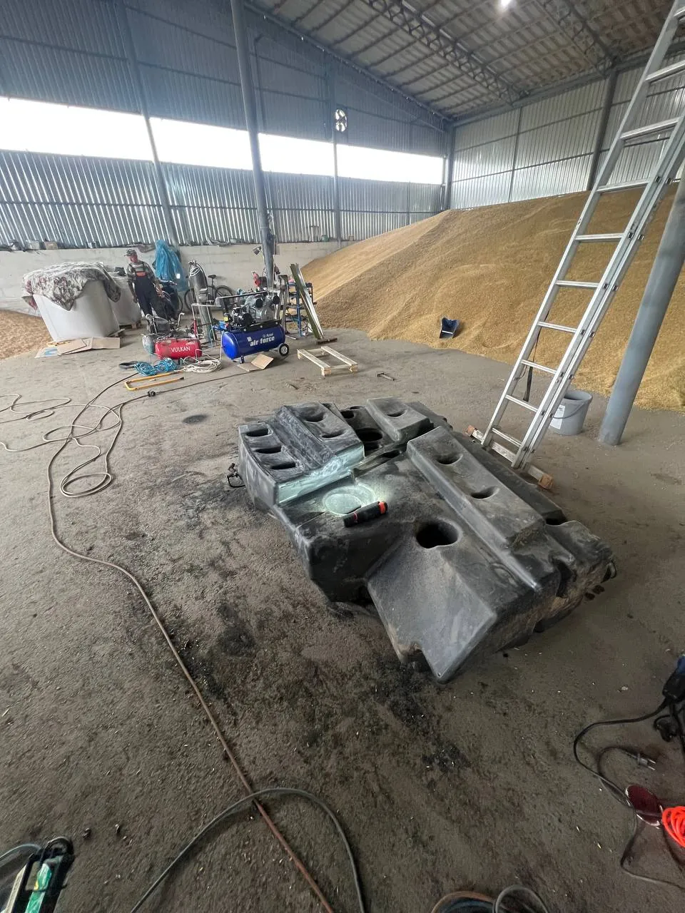 Foto 29 der Reparatur — Kraftstofftank-Reparatur Claas Lexion 580