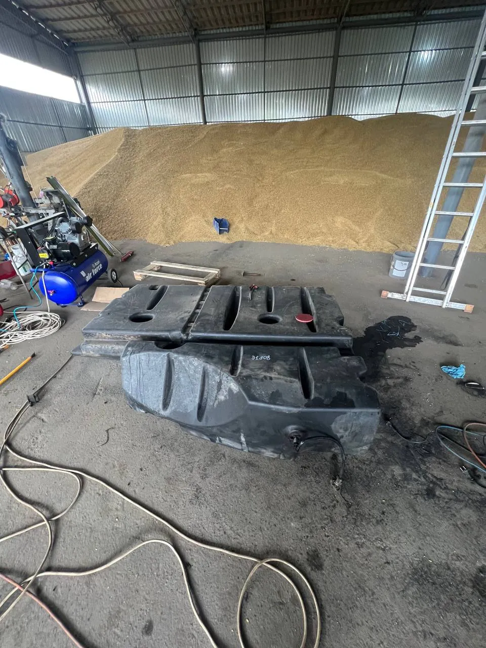 Foto 36 der Reparatur — Kraftstofftank-Reparatur Claas Lexion 580