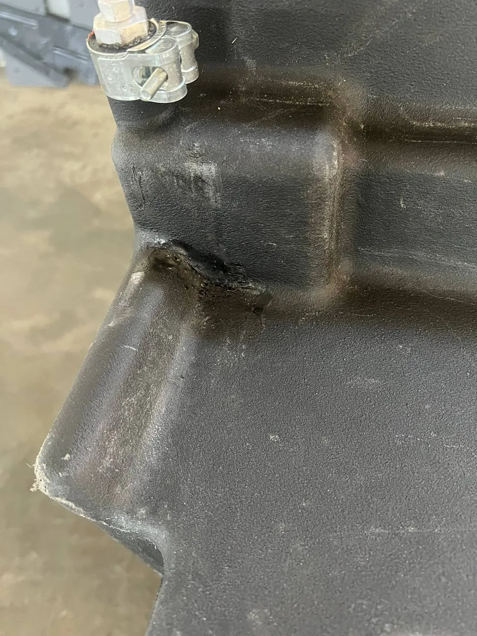 Foto 6 der Reparatur — Kraftstofftank-Reparatur Case 340 — Riss