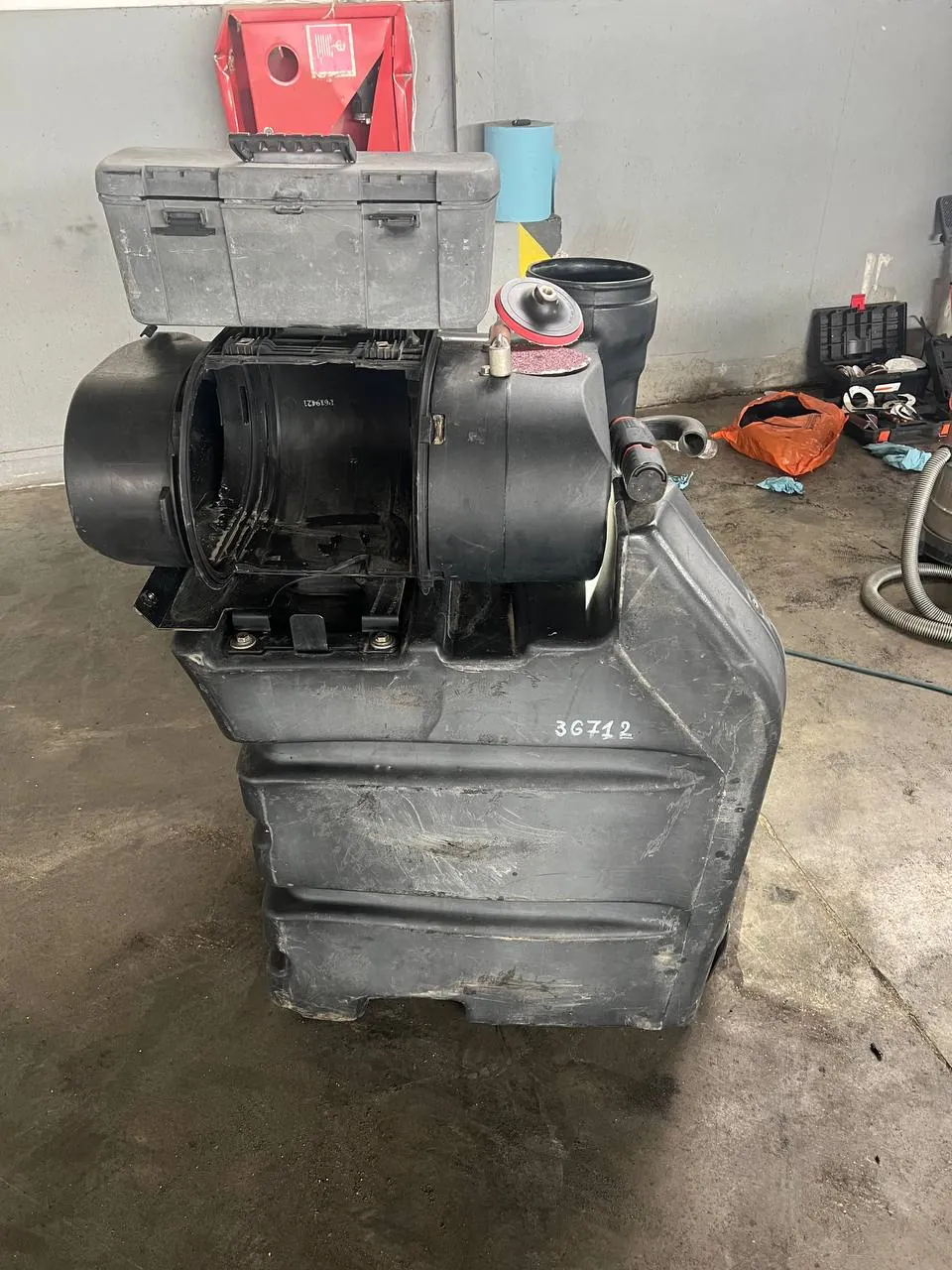 Foto 12 der Reparatur — Kraftstofftank-Reparatur Case 340 — Riss