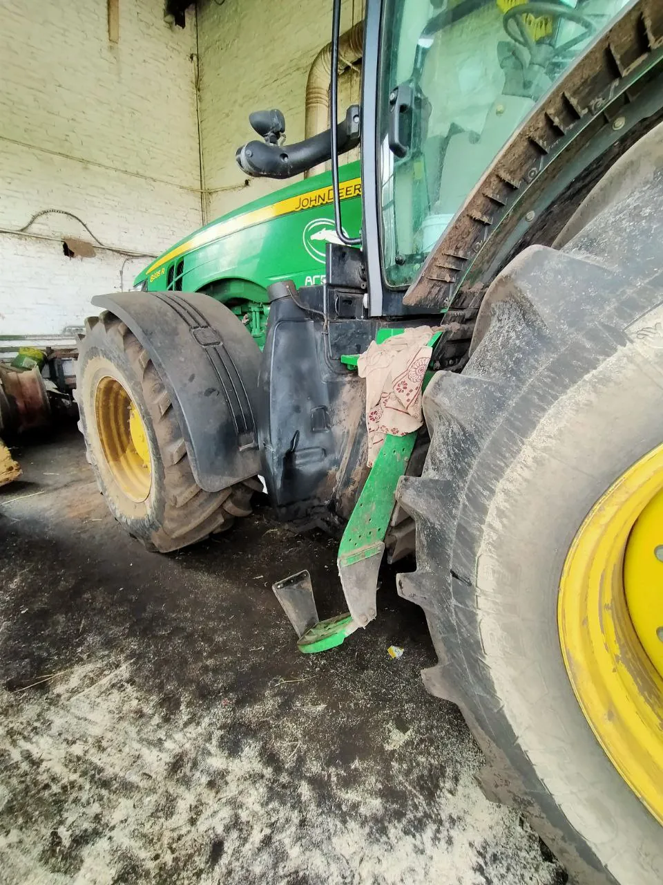 Foto 1 der Reparatur — Kraftstofftank-Reparatur John Deere 8335 R — August 2023