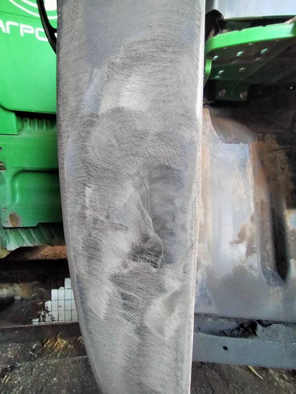 Foto 4 der Reparatur — Kraftstofftank-Reparatur John Deere 8335 R — August 2023