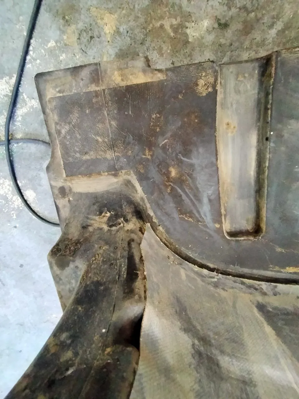 Foto 1 der Reparatur — Kraftstofftank-Reparatur Case 340 — Riss am Befestigungspunkt