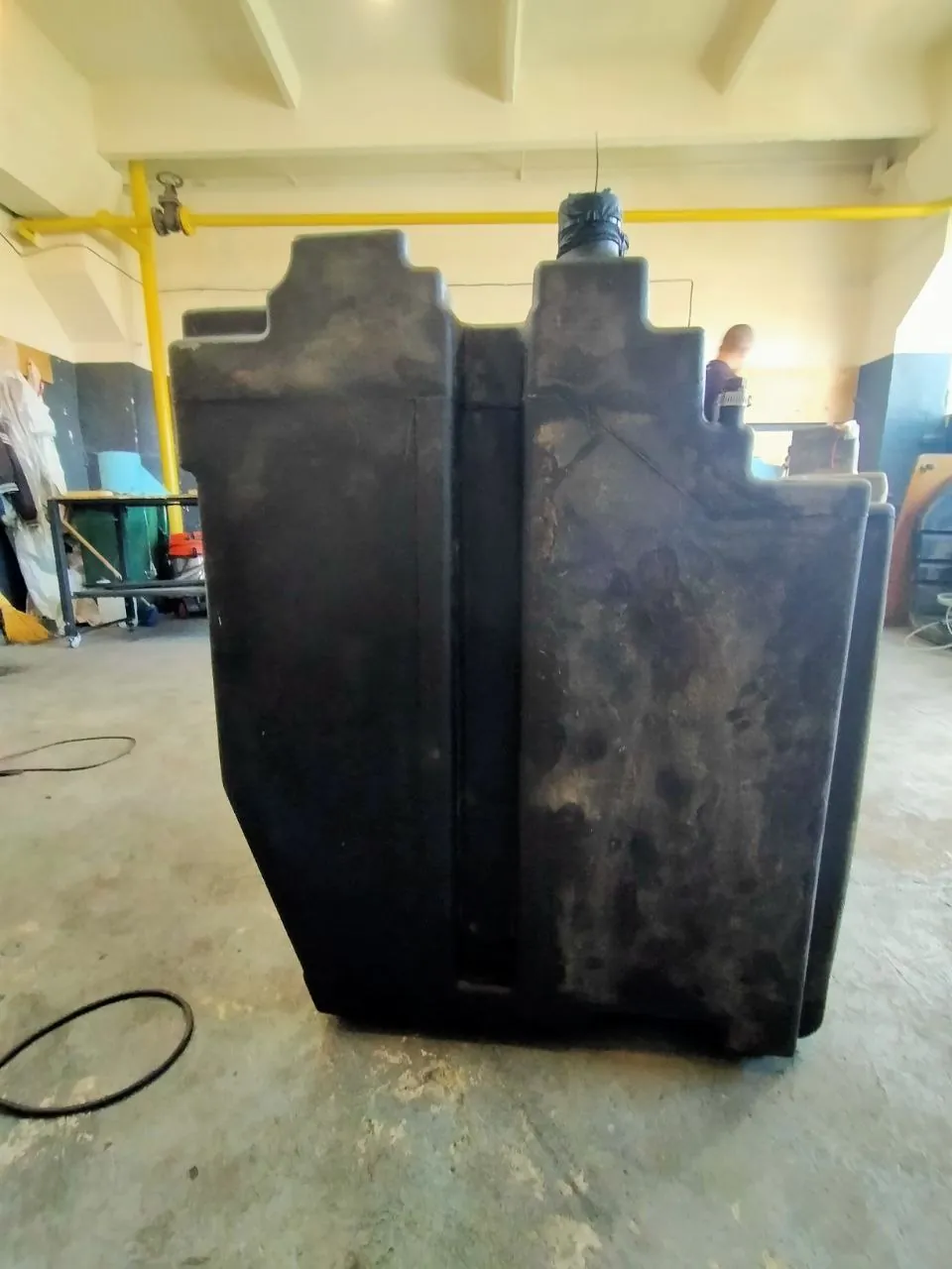 Foto 5 der Reparatur — Kraftstofftank-Reparatur Case 340 — Riss am Befestigungspunkt