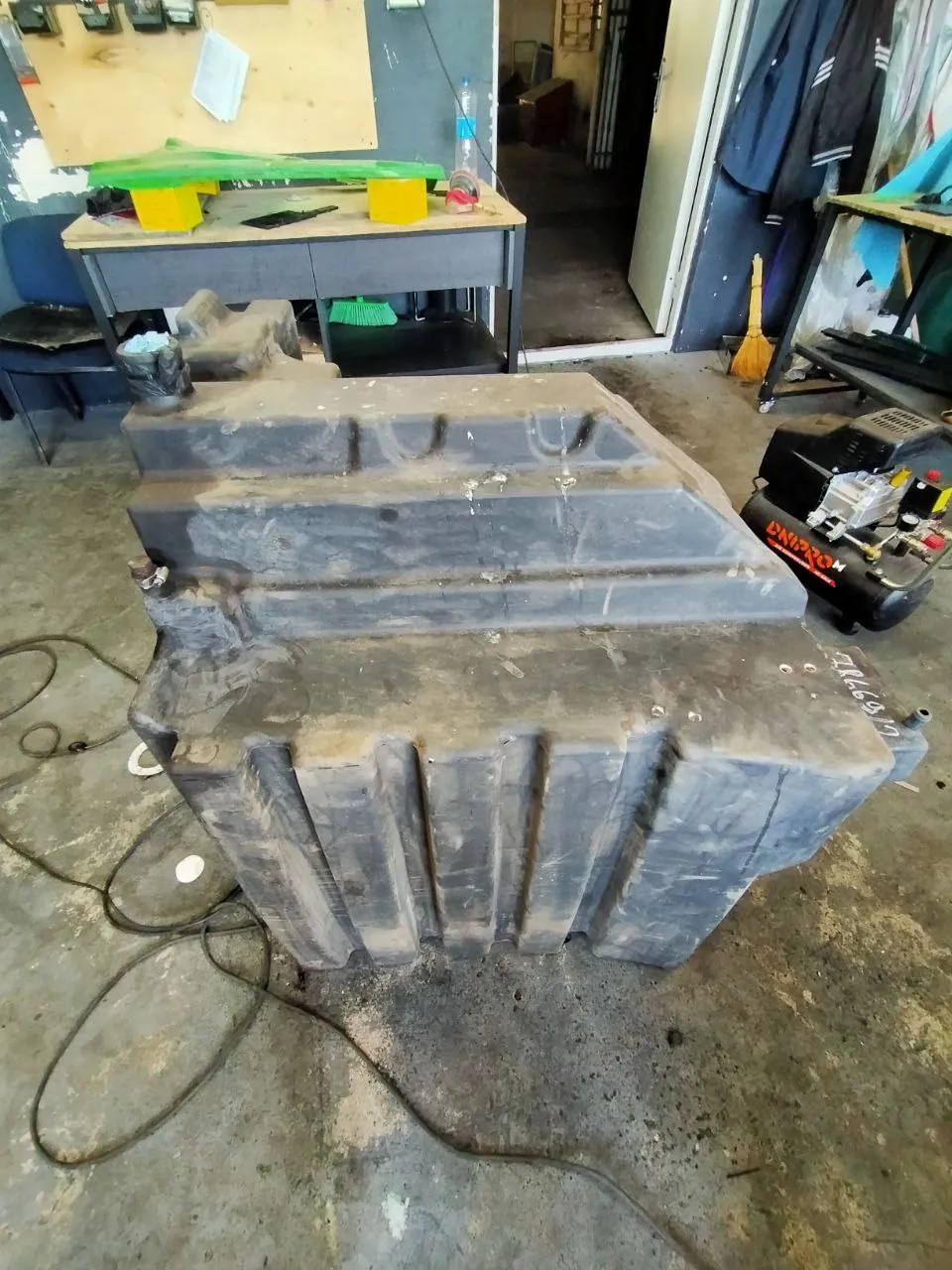 Foto 13 der Reparatur — Kraftstofftank-Reparatur Case 340 — Riss am Befestigungspunkt