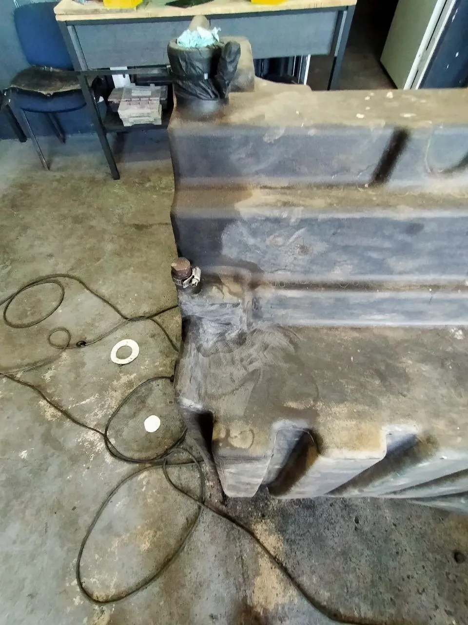 Foto 15 der Reparatur — Kraftstofftank-Reparatur Case 340 — Riss am Befestigungspunkt